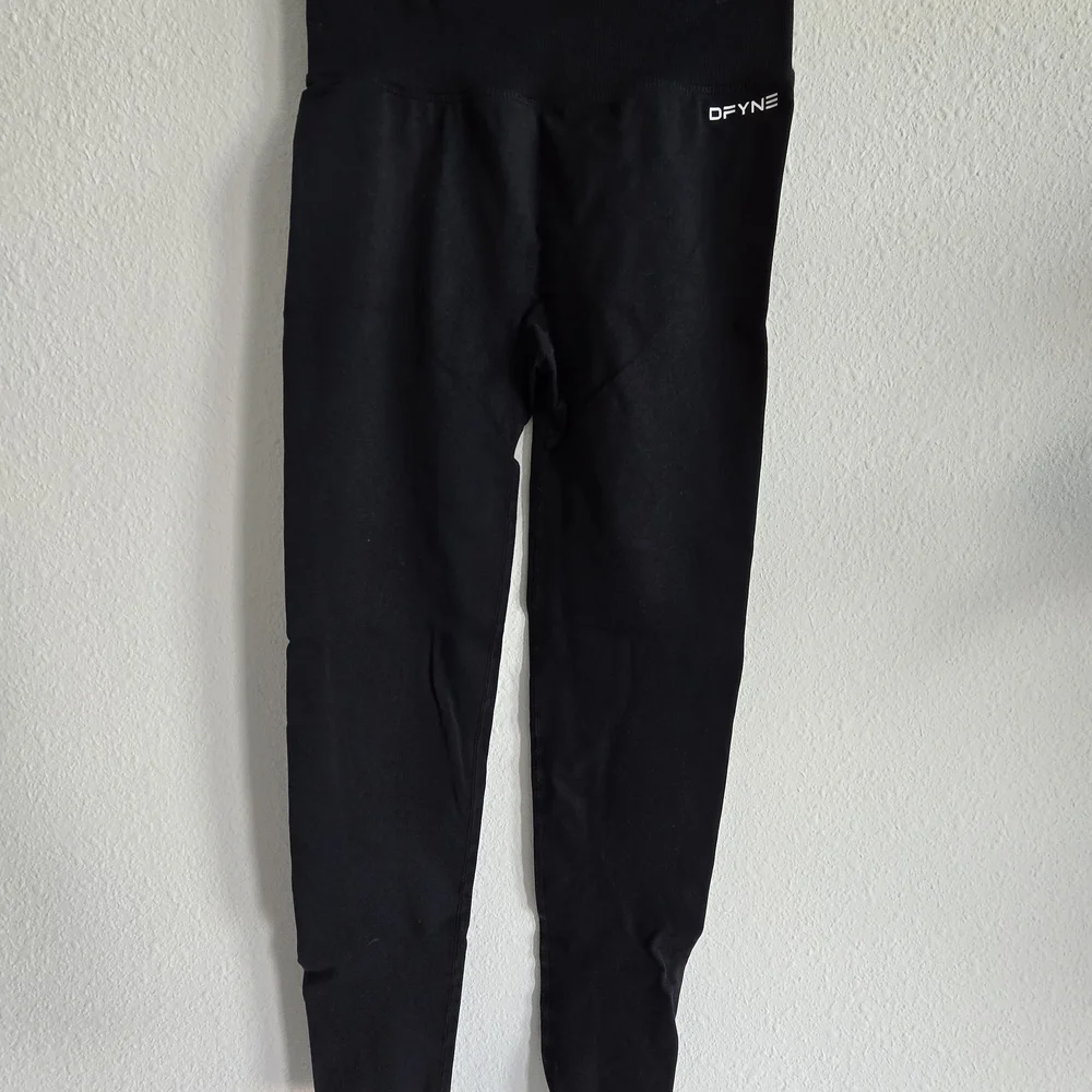 High-Waist Black Women's Leggings - Picture 2 of 8
